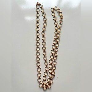 Elegant brushed gold necklace - circular links
